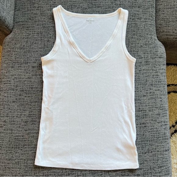 Old Navy first layer v neck tank top. White. L Tall. - Picture 2 of 7
